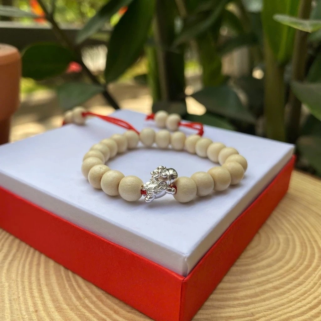 Vòng Dâu Tằm Bi Bạc Ngựa 2026 Cho Bé – Ngủ Ngon, Ít Quấy Khóc, Bình An May Mắn